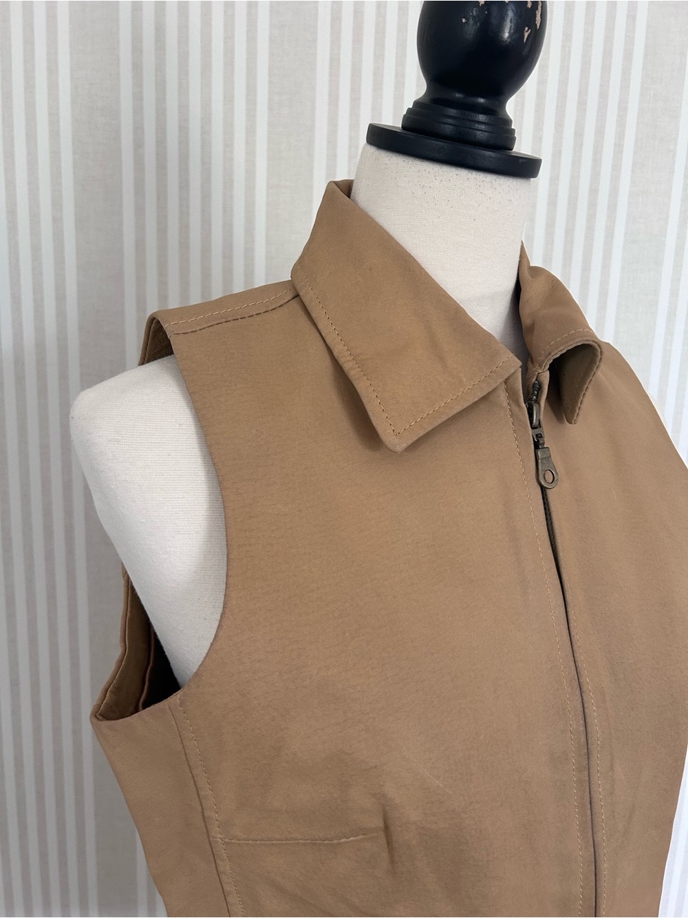 Vintage AMI 100% Genuine Leather Tan Sleeveless Zip Front Collared Vest Small - Picture 5 of 9